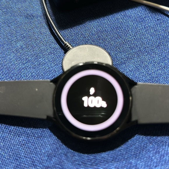 EUC Samsung Galaxy Watch4 - Picture 5 of 5